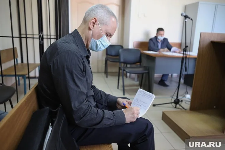 По мнению следствия, Олег Рожков потребовал закрыть глаза на нарушения в гостиничном комплексе «7 и Я»