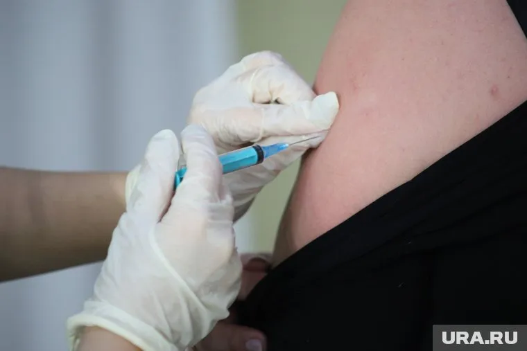 Новые штаммы могут начать образовываться под давлением мировой вакцинации