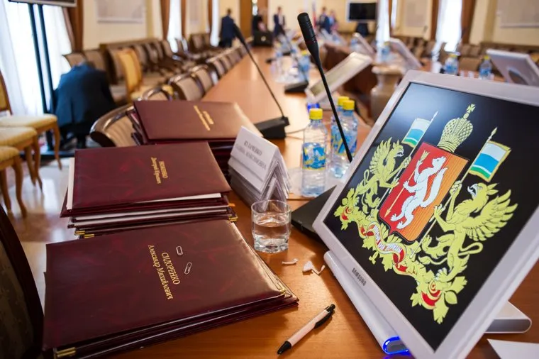 Визит Евгения Куйвашева в Нижний Тагил, правительство свердловской области, сидоренко александр, герб свердловской области, монитор, экран