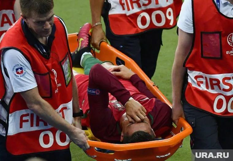 Криштиану Роналду покинул поле со слезами на глазах уже в начале первого тайма