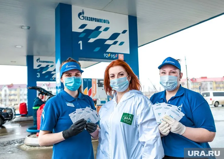 Волонтерам выдают топливные карты