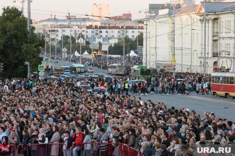 По разным оценкам, митинг собрал от 25 до 63 тысяч человек