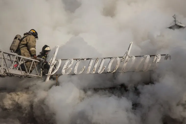 Пожар памятника архитектуры по ул. Семакова 8. Тюмень, пожар, пожарные, мчс