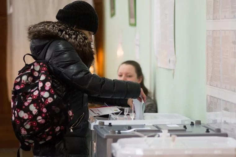 ВЫБОРЫ 2018. Голосование на выборах президента РФ. Екатеринбурга, урна для голосования, 18марта, бюллетень, голосование, выборы президента россии, выборы2018