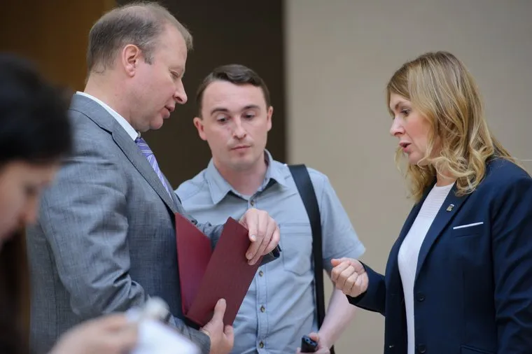 Заседание законодательного собрания Свердловской области перед уходом на летние каникулы. Екатеринбург, шептий виктор, чечунова елена