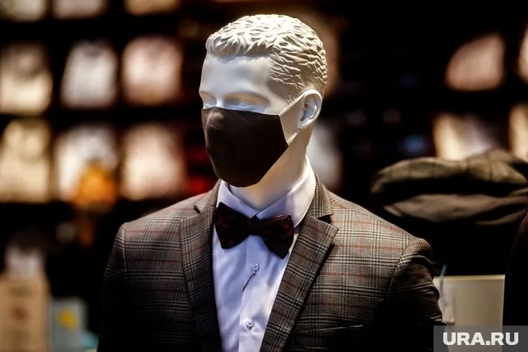 Резкий рост заболевших заставит власти применять жесткие меры, считает эксперт