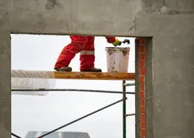 Строители ЯНАО заканчивают возведение спорткомплекса имени Жоги в Волновахе