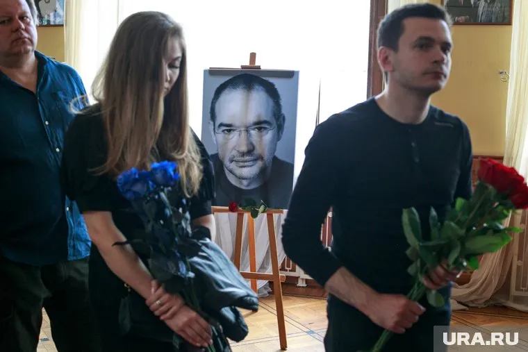Москва простилась с Антоном Носиком в ЦДЛ