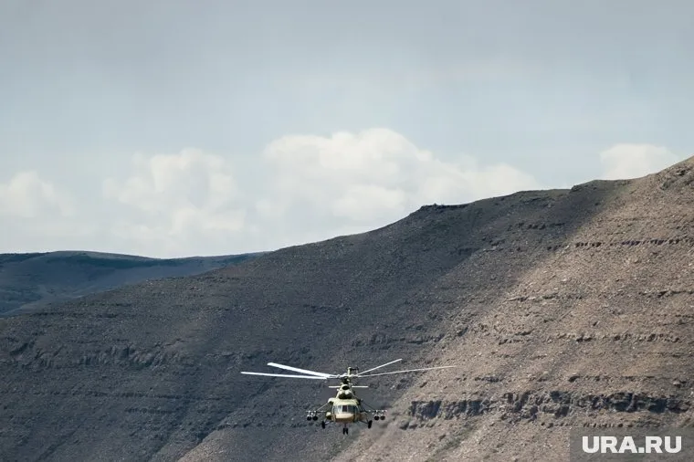Вертолет совершил аварийную посадку в районе Арсбарана