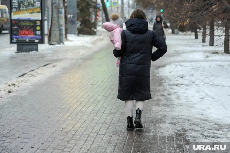 Ребенка родила 16-летняя школьница