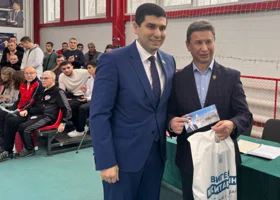 Челябинский депутат Мхитарян подарил школе бокса «Алмаз» 100 тысяч рублей