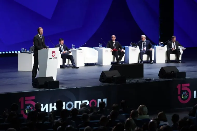 На "Иннопроме" о промышленной политике дискутировали федеральные министры и другие политики высокого уровня
