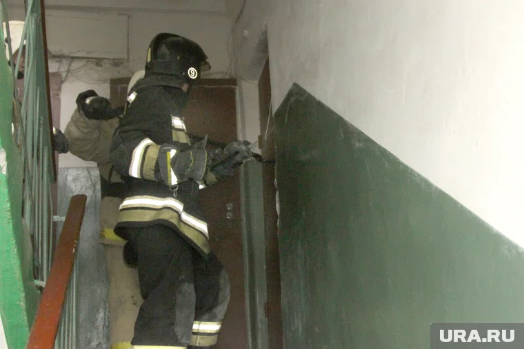 Квартиру с трупом вскрывали спасатели (архивное фото)