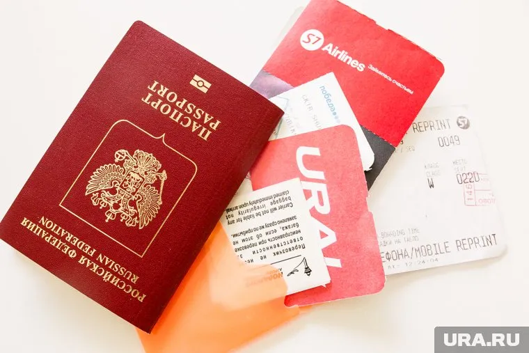 По его словам, необходимо выдвинуть требование в ЕС, чтобы прекратить выдачу туристических виз россиянам