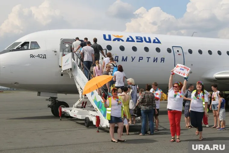 Минусом является то, что в Сочи придется забрать багаж и отдельно зарегистрироваться на заграничный рейс