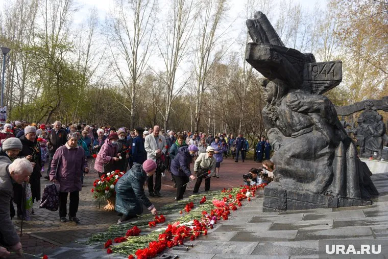 В Латвии собираются снести советские памятники