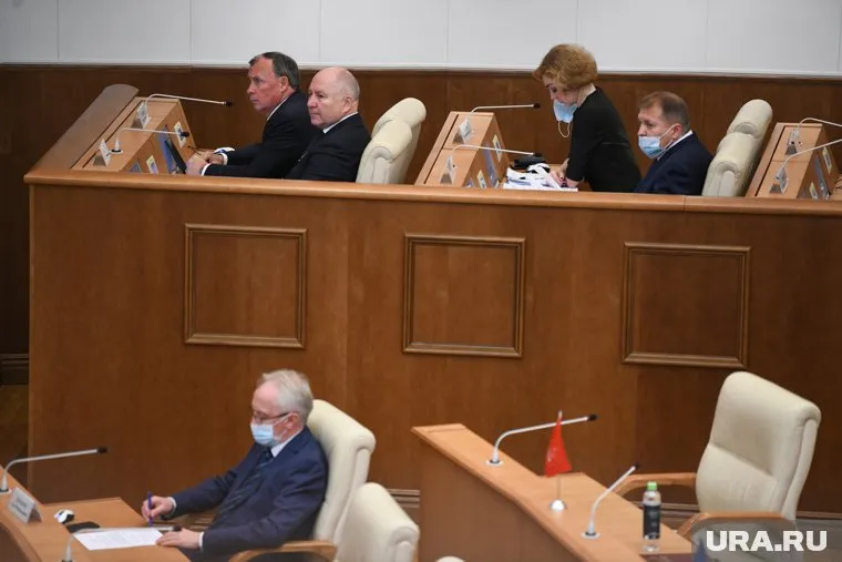 По слухам, сторонником лишения Орлова полномочий был Валерий Чайников (на переднем плане)