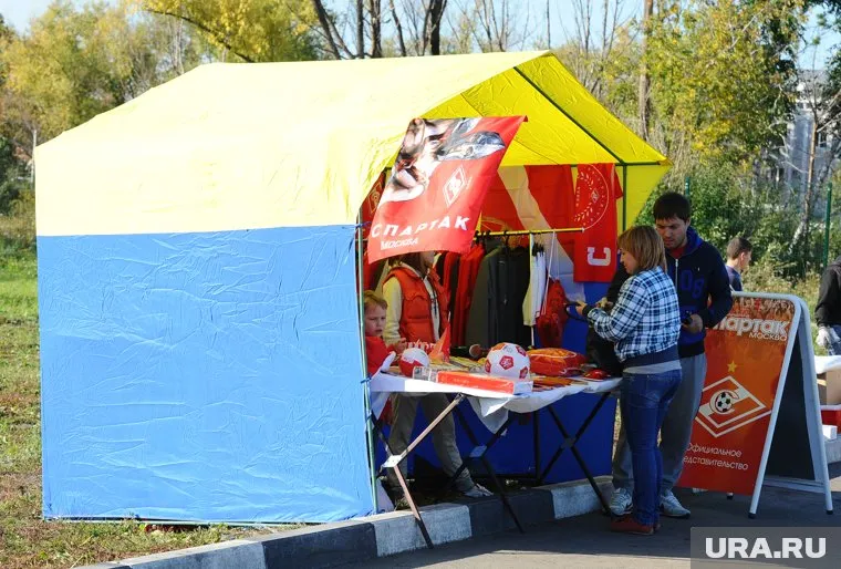Организаторы «Пикник ХМ» в Ханты-Мансийске потребовали спрятать палатку с цветами флага Украины