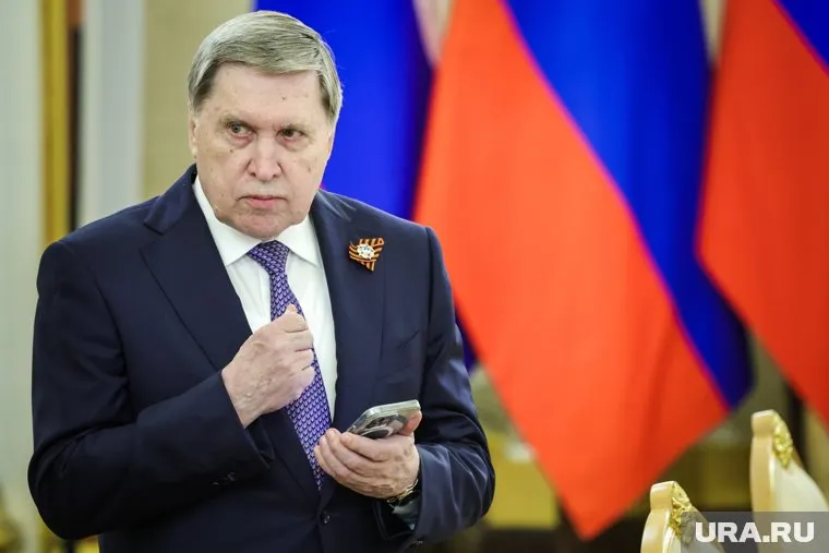 Россия ждет от США сигнала относительно продолжения контакта по "раздражителям", сказал Ушаков