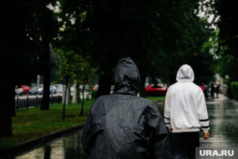 Парня остановили среди бела дня и сделали в вену укол. Предположительно, это был наркотик (архивное фото)