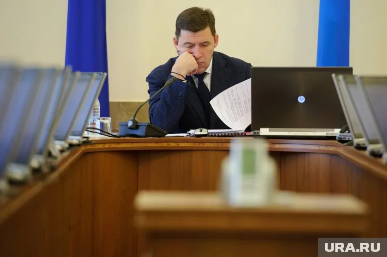 Евгений Куйвашев перед отлетом в Москву мотивировал кабмин на работу