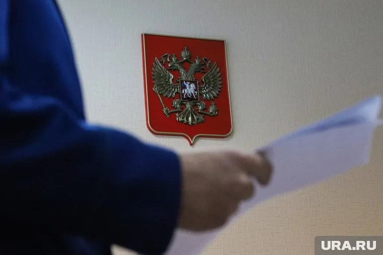 По словам источника, «неустановленный круг лиц» якобы подозревают в
халатности