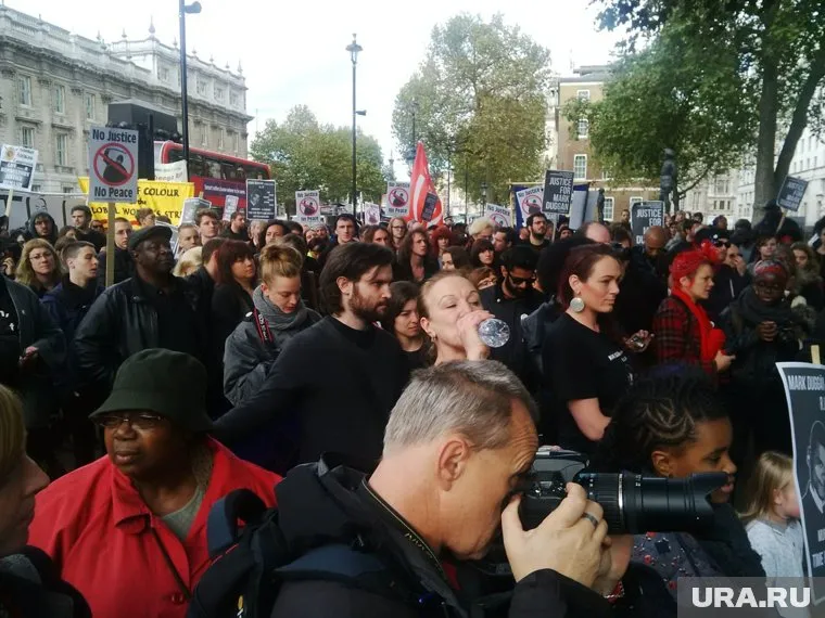 Жители Исландии потребовали отставки премьер-министра из-за скандала с офшорами