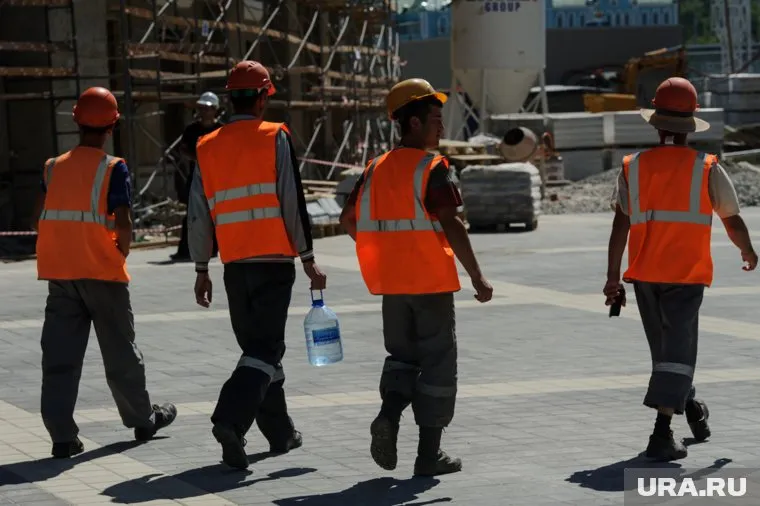 В России этой осенью проявился дефицит работников в сфере ЖКХ, строительства и обслуживания