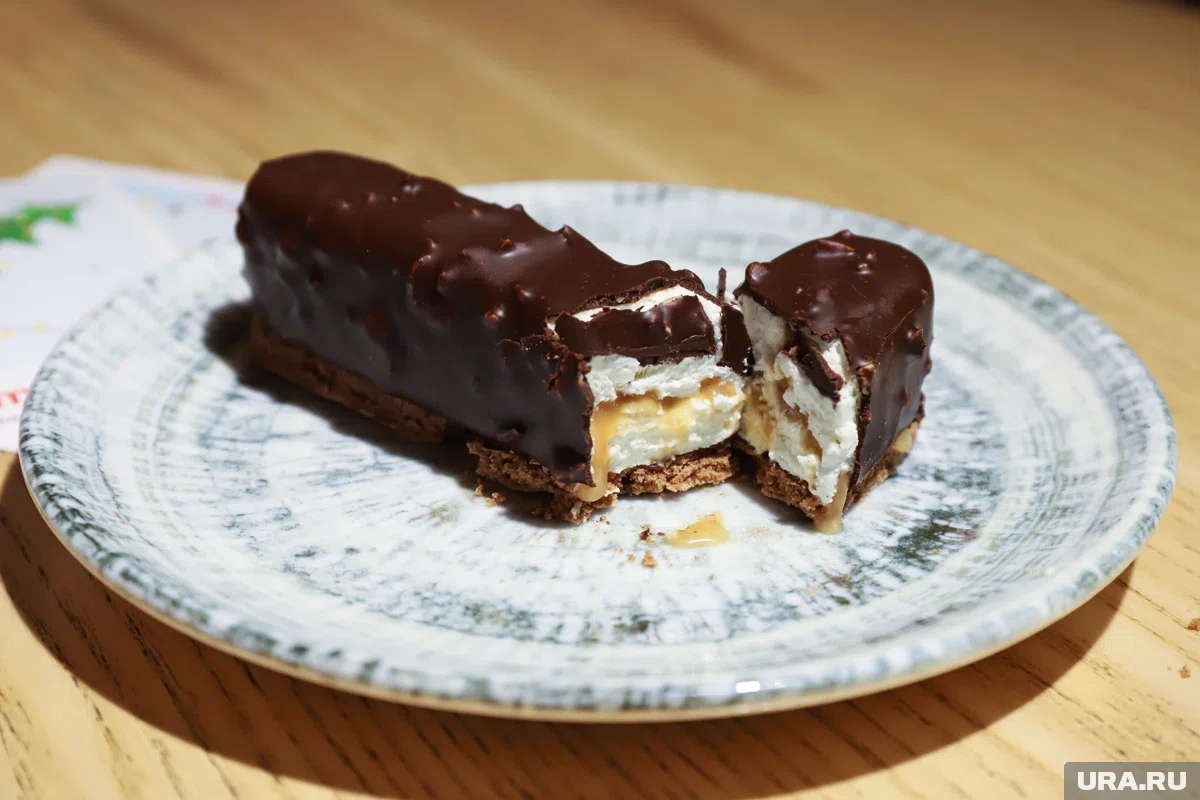 Школьница из Калуги обнаружила в шоколадном батончике иглу (архивное фото)