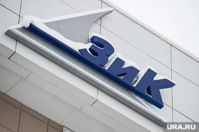 На завод имени Калинина требуются слесари, электрогазосварщики, операторы станков, экономисты