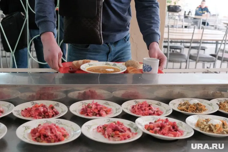 Несколько человек были доставлены в больницу из-за отравления салатами