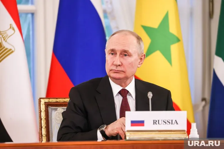 Владимир Путин зимой 2024 года будет находиться в выгодном положении перед Западом, заявил Джеймс Рикардс