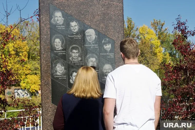 Пермяки вспоминают погибших в авиакатастрофе, которая произошла 15 лет назад