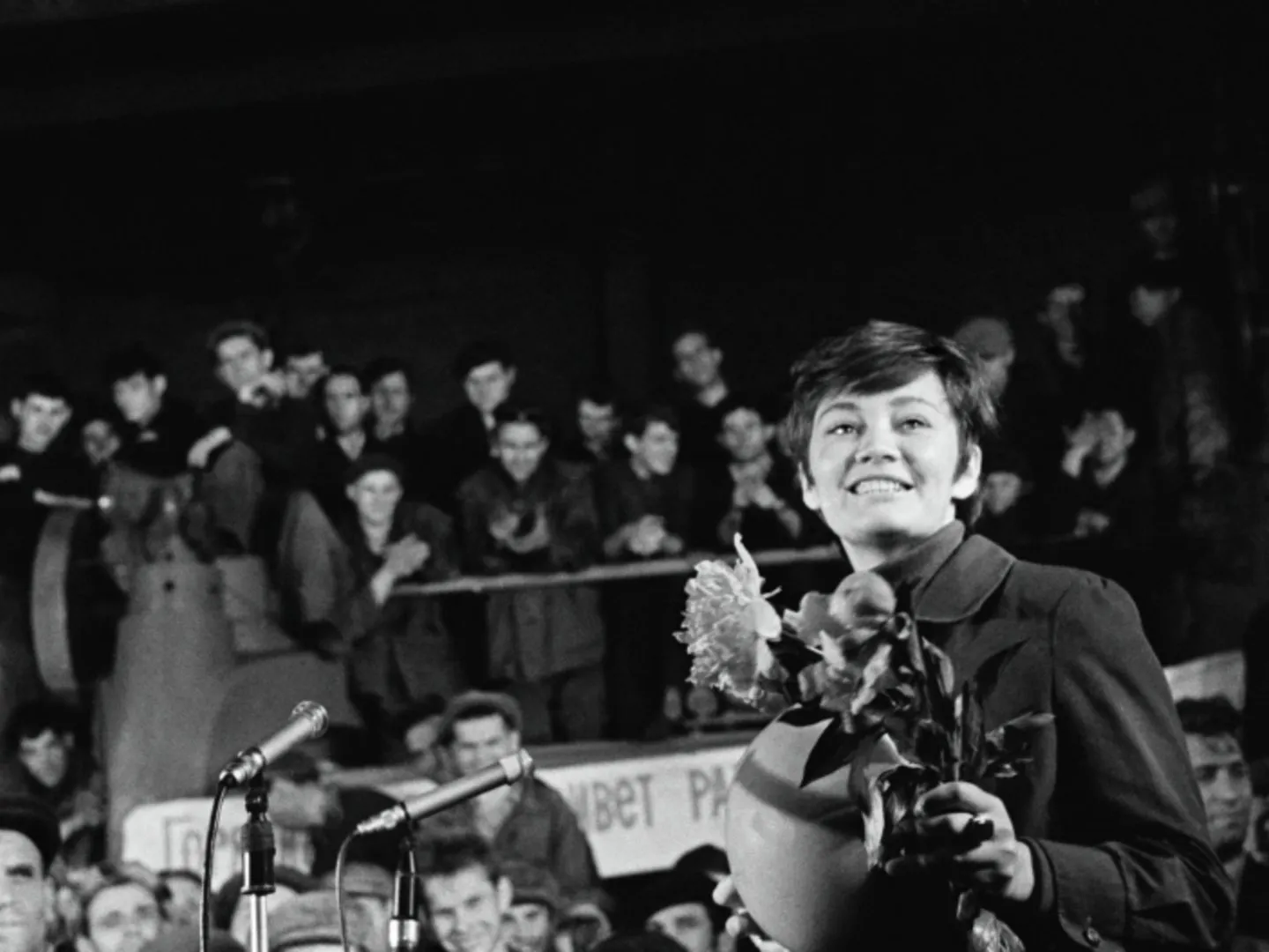 Фредди порносын қараңыз Қызы әкесінен жыныстық қатынас үшін ақша сұрады.