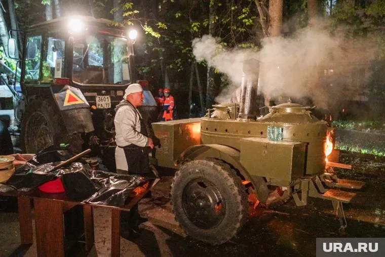 Возле дома дежурят экстренные службы
