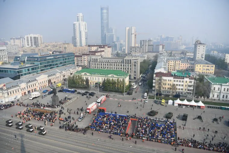 Парад Победы с башни администрации Екатеринбурга. Екатеринбург 