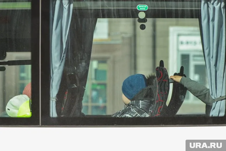 Мальчик сказал братьям, что пошел за шоколадкой, а сам уехал на автобусе в другой район