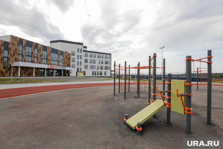 Глава региона также поздравил югорчан с Днем знаний