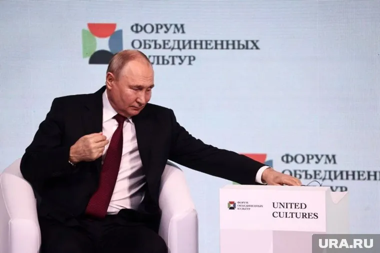 Представители ЛГБТ также являются частью общества, заявил Владимир Путин