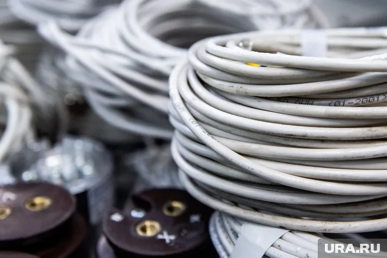 Медные провода используют только там, где возникают сложности с прокладкой