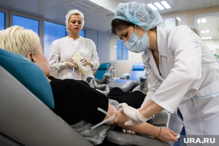 Каждый пациент сдает по две-три дозы плазмы