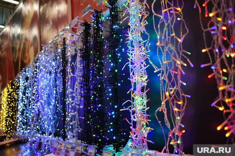 Из-за неправильного монтажа гирлянды или некачественной проводки возникает риск возгорания, отметил адвокат