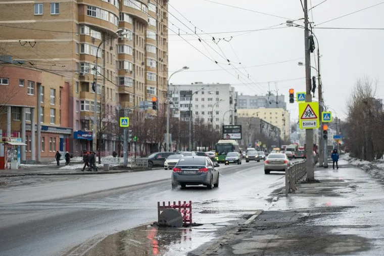 Состояние дорог Екатеринбурга, проезжая часть, ремонт дороги, улица крауля