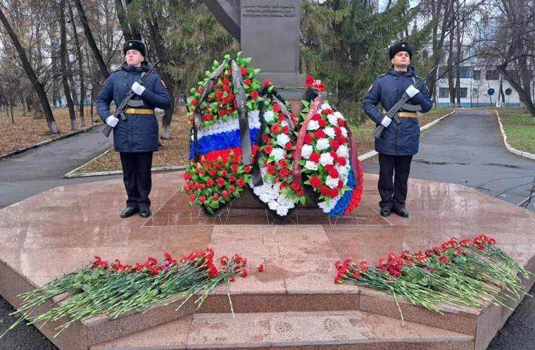 Церемония прошла у мемориального комплекса на территории базы «Динамо» вблизи Храма на Крови