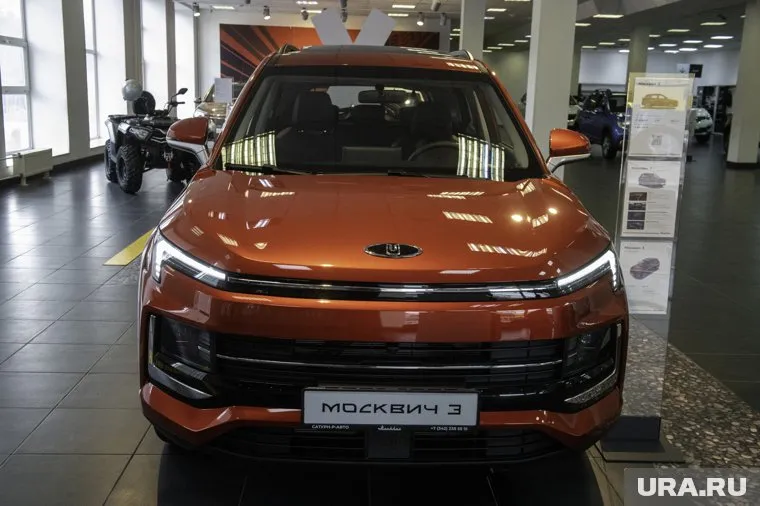 Дмитрий Медведев отметил, что будет рад, если российские производители создадут хороший автомобиль