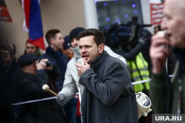 Илью Яшина привлекли к административной ответственности за неповиновение стражам порядка