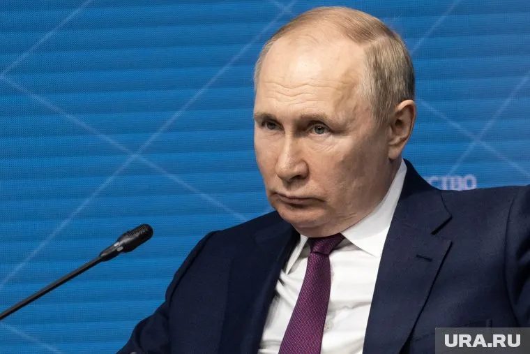 Владимир Путин готов добиваться целей на Украине не только при помощи СВО, уточнил Дмитрий Песков