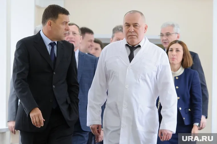 Губернатор Евгений Куйвашев и главврач ДГКБ №9 Андрей Карлов на открытии отделения восстановительного лечения в 2017 году