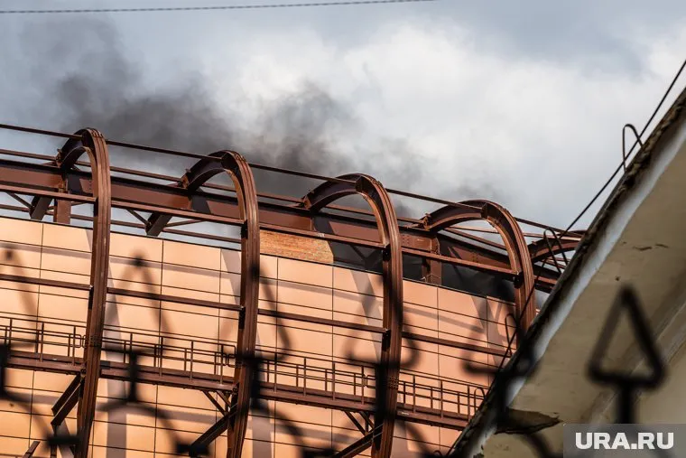 В грузовом терминале загорелись деревянные паллеты, заявили в МЧС (архивное фото)