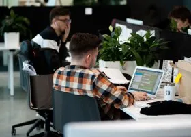 В начале ноября россияне будут работать всего три дня: производственный календарь на 2025 год